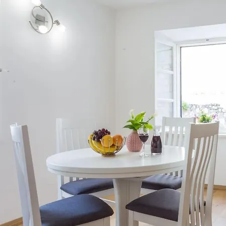 Superior - Central Royal Palace - Old Town