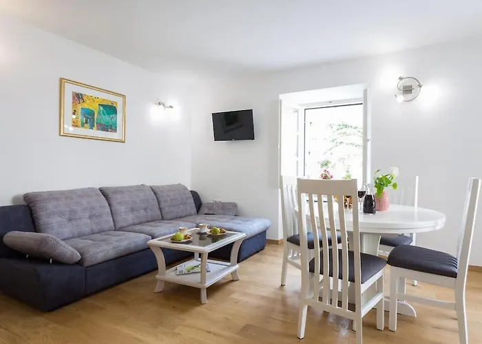 Superior - Central Royal Palace - Old Town *